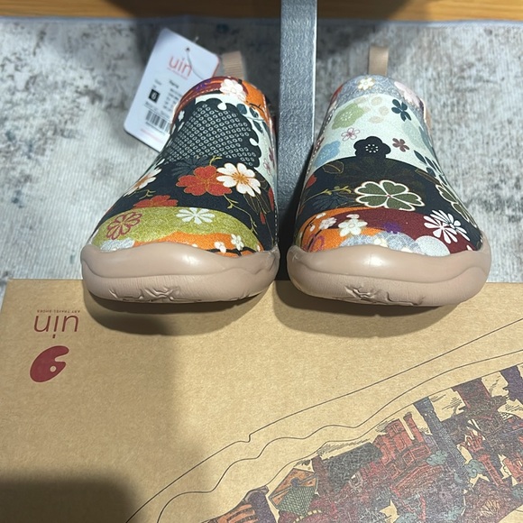 🍁👜Brand New Canvas UIN walking shoes. Fall floral accent. See photos attached. - Picture 3 of 8